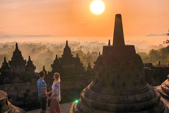 Yogyakarta: Borobudur Climb Up and Prambanan Temple Private Tour