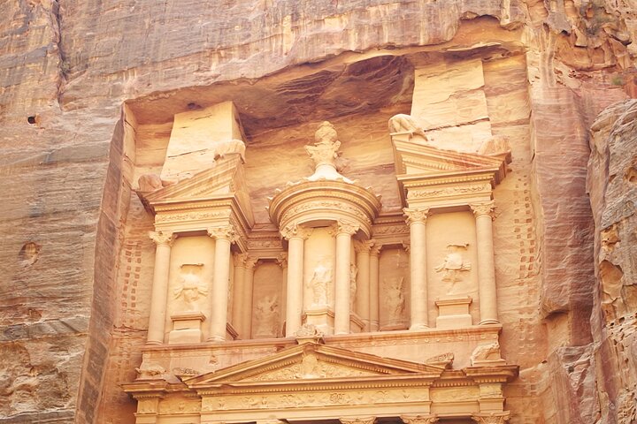 Private Petra Back Entrance Tour with Guide .
