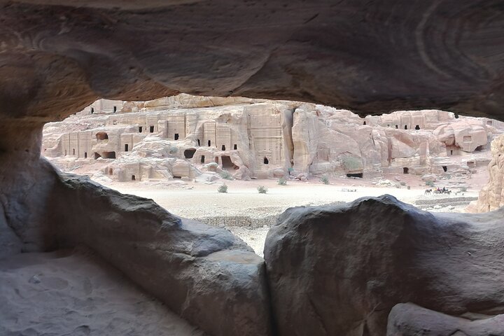 Private Petra Back Entrance Tour with Guide .