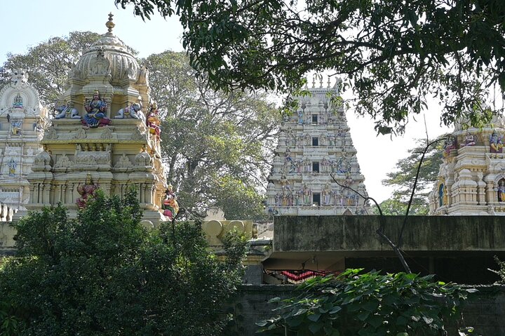 Tipu Palace + Koté Vishnu + Fort + KR Market + Jain Temple = Bengaluru Pété Walk