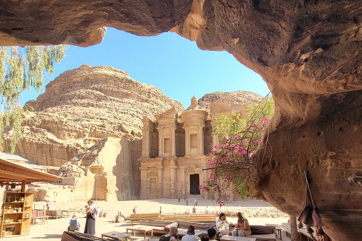 Private Petra Back Entrance Tour with Guide .