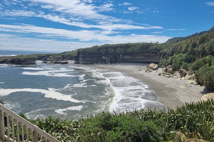 Punakaiki Blow Holes & Pancake Rocks Scenic Tour