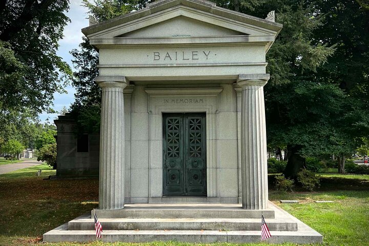Woodlawn Cemetery: A Self-Guided Audio Tour of Gilded Age Art and Architecture