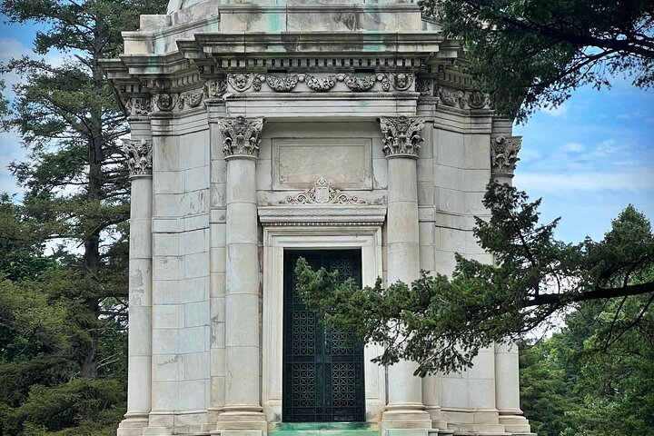 Woodlawn Cemetery: A Self-Guided Audio Tour of Gilded Age Art and Architecture