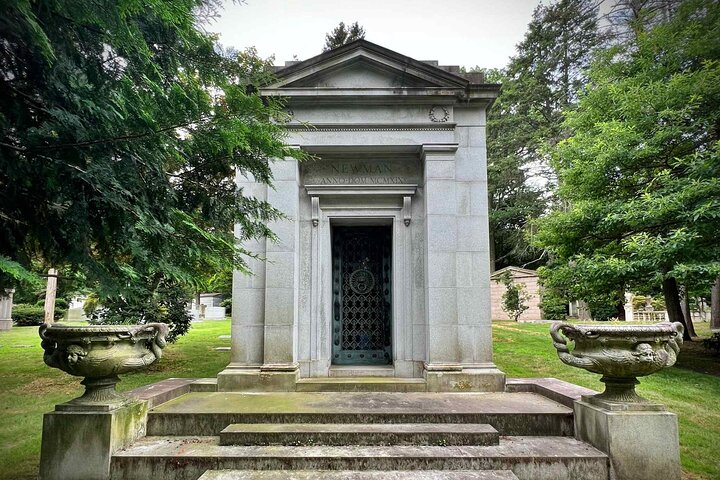 Woodlawn Cemetery: A Self-Guided Audio Tour of Gilded Age Art and Architecture