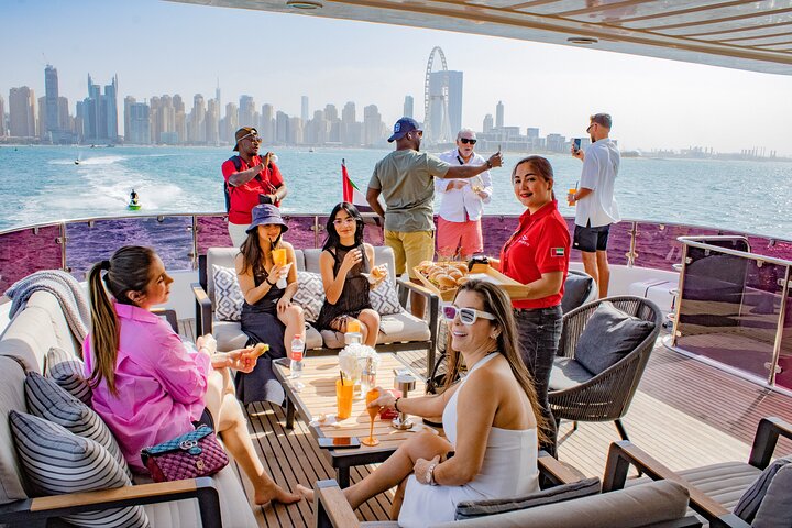 Dubai: Luxury Superyacht with Live DJ, Swimming & Open Bar
