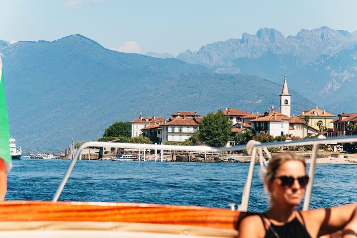 Stresa: 1-Day 3 Borromean Islands Hop-On Hop-Off Boat Tour
