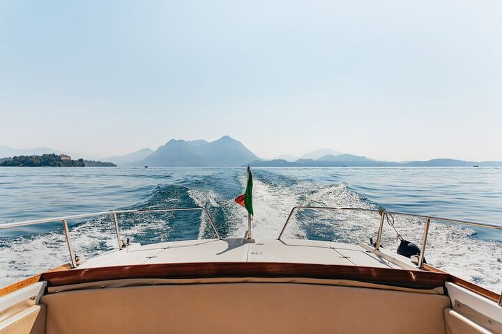 Stresa: 1-Day 3 Borromean Islands Hop-On Hop-Off Boat Tour