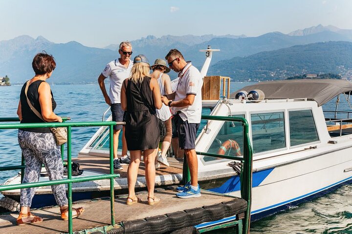 Stresa: 1-Day 3 Borromean Islands Hop-On Hop-Off Boat Tour