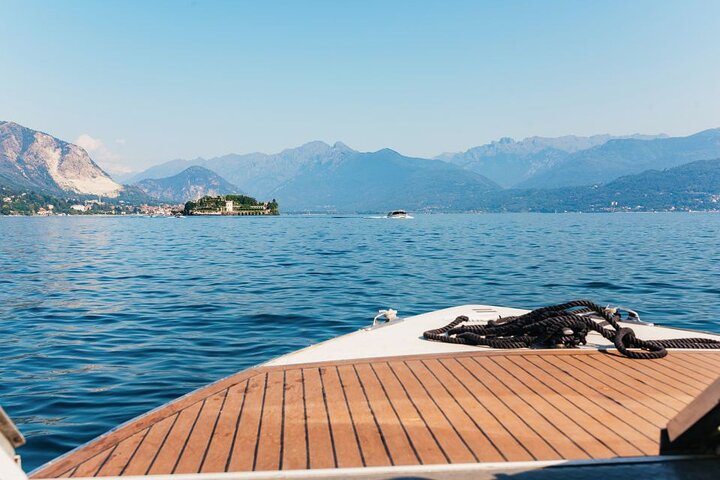 Stresa: 1-Day 3 Borromean Islands Hop-On Hop-Off Boat Tour