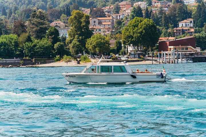 Stresa: 1-Day 3 Borromean Islands Hop-On Hop-Off Boat Tour