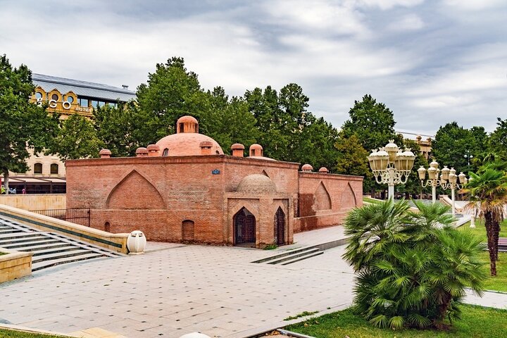 Romantic Walking Tour in Ganja for Couples