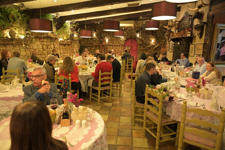 Maltese Traditional Dinner and Folklore Show with Transfers