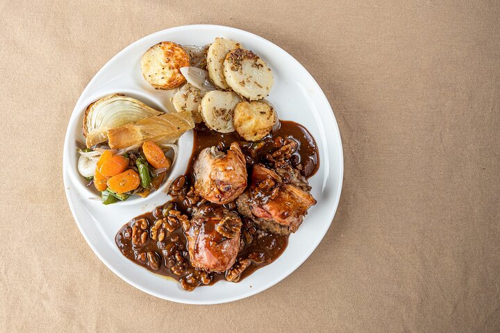 Maltese Traditional Dinner and Folklore Show with Transfers