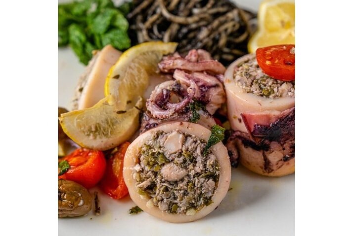 Maltese Traditional Dinner and Folklore Show with Transfers