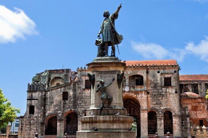 Historical Tour of Santo Domingo and 3 eyes Caves with Lunch