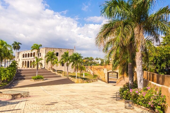 Historical Tour of Santo Domingo and 3 eyes Caves with Lunch