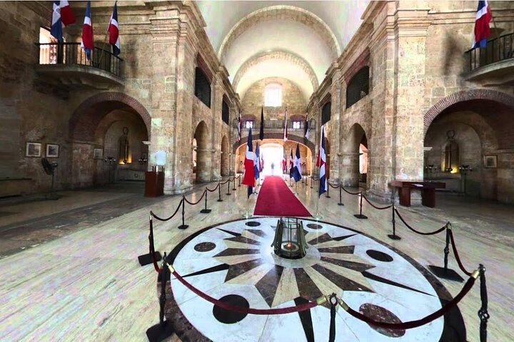 Historical Tour of Santo Domingo and 3 eyes Caves with Lunch