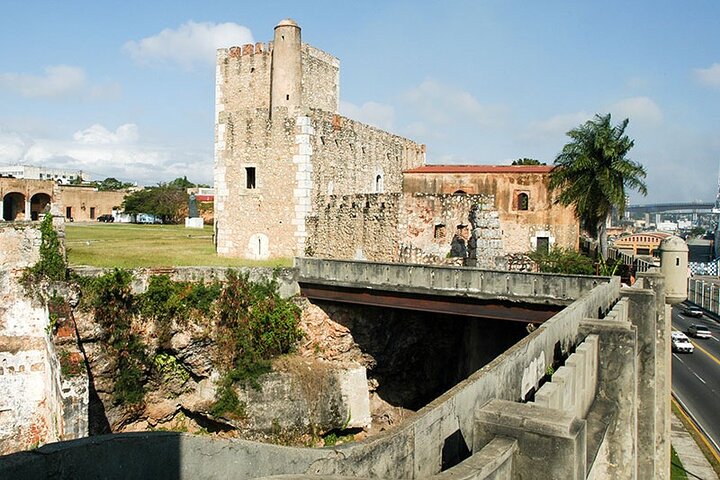 Historical Tour of Santo Domingo and 3 eyes Caves with Lunch