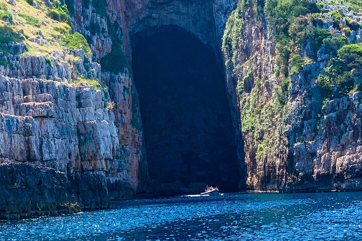 Vlore Speedboat Tour to Sazan Island & Haxhi Ali Cave