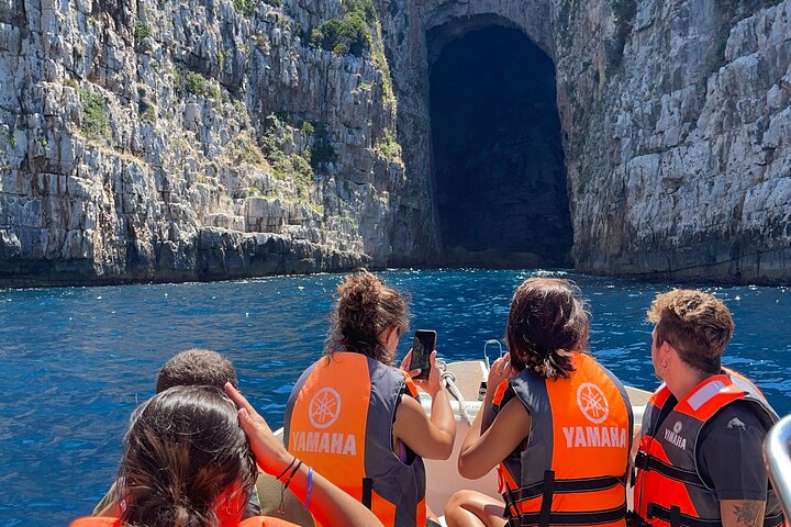 Vlore Speedboat Tour to Sazan Island & Haxhi Ali Cave