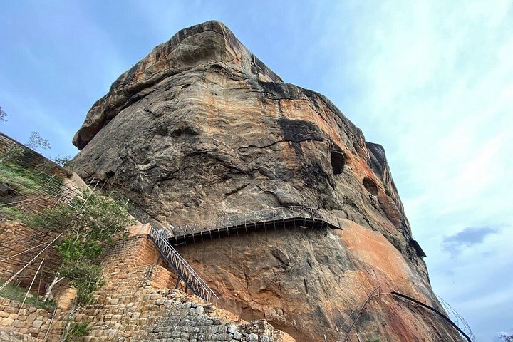 Sigiriya Rock Fortress and Dambulla All Inclusive Tour From Kandy