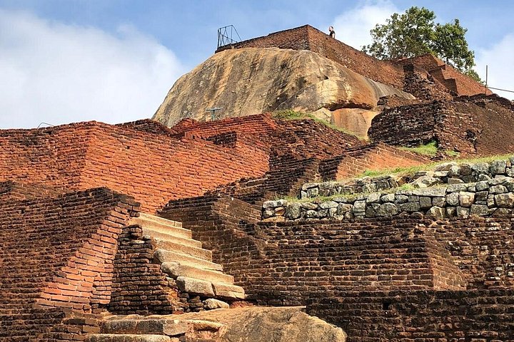 Sigiriya Rock Fortress and Dambulla All Inclusive Tour From Kandy