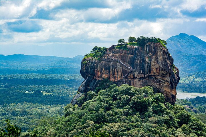 Sigiriya Rock Fortress and Dambulla All Inclusive Tour From Kandy