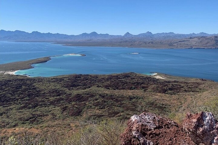 Island Tour with Snorkeling and Picnic