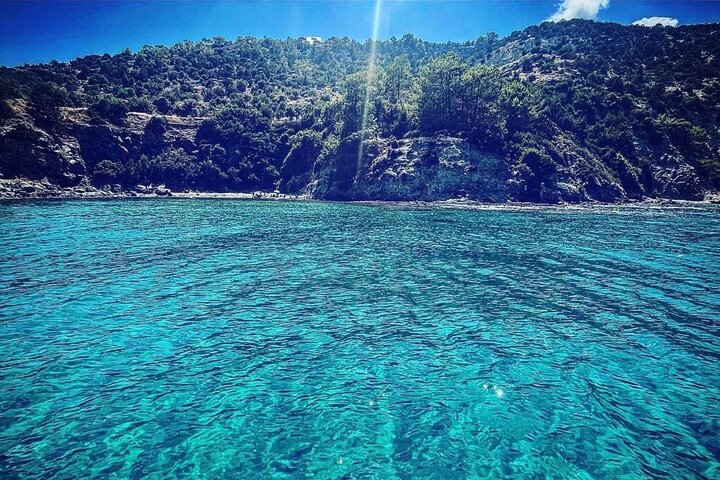 Blue Lagoon Private Boat Rental No Licence with Masks Included