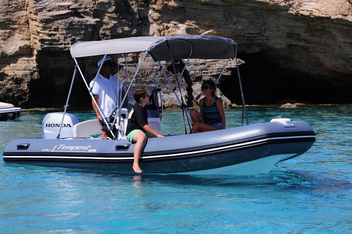 Blue Lagoon Private Boat Rental No Licence with Masks Included