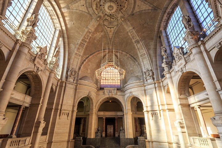Guided tour of the New Town Hall in Hanover