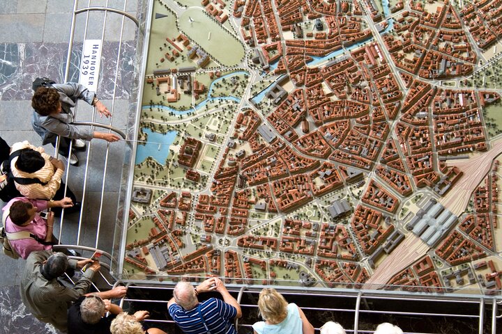 Guided tour of the New Town Hall in Hanover