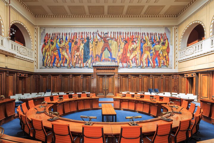 Guided tour of the New Town Hall in Hanover