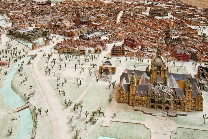 Guided tour of the New Town Hall in Hanover