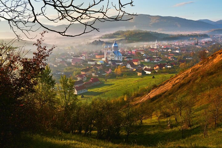 Dreamy Walking Tour in Maramures For Couples