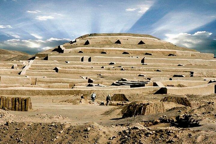 Cahuachi Pyramids Tour and Artisanal Workshop in Nazca