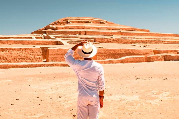 Cahuachi Pyramids Tour and Artisanal Workshop in Nazca