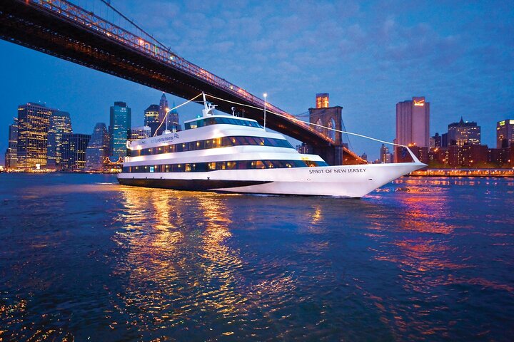 City Cruises NYC: Skyline Dinner Cruise from New Jersey