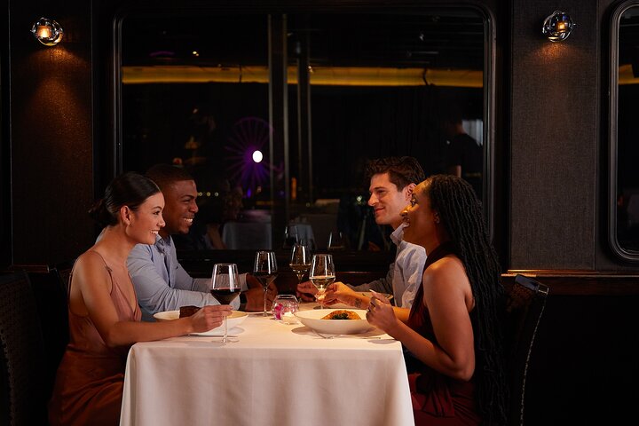 City Cruises Philadelphia: Signature Dinner Cruise with Buffet