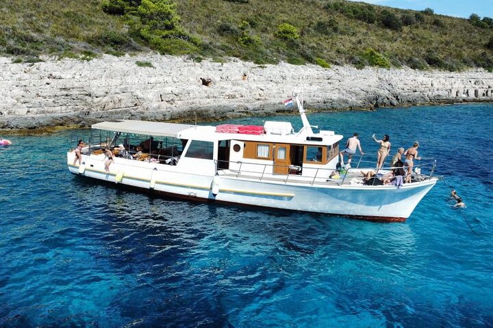 Boat Tour at Delfina Hvar