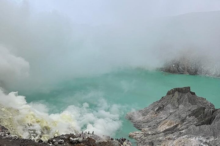 Ijen Crater Tour