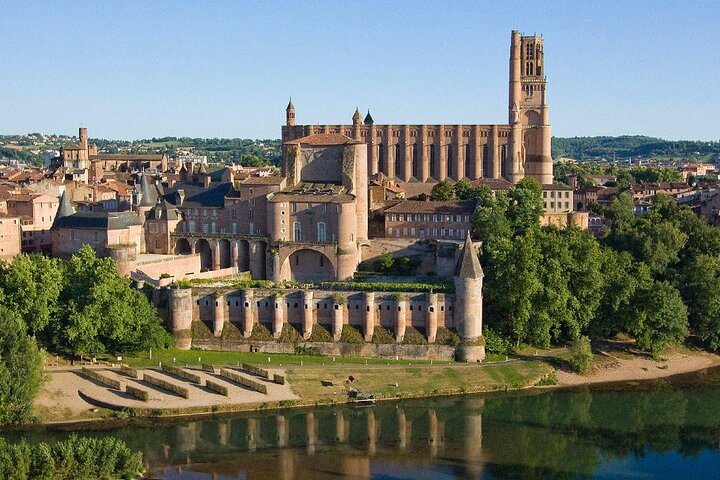 Toulouse : Albi and Cordes/Ciel Day Trip with audio guides