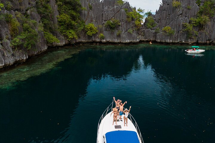 Coron Island Hopping Tour: via Private Yacht