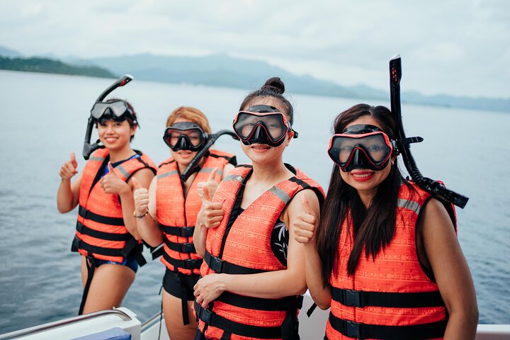 Coron Island Hopping Tour: via Private Yacht