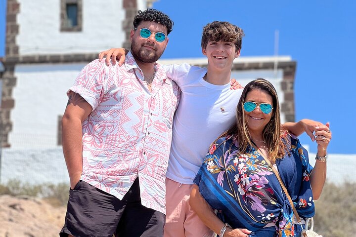 Private Tailor-Made Santorini Land Tour with a Local Driver
