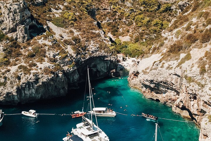 Blue Cave and Town Hvar with 5 Island Boat Tour