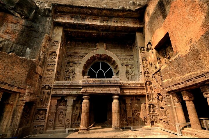 Private Ajanta Ellora Guided Day Tour with Skip-the-Line Entry