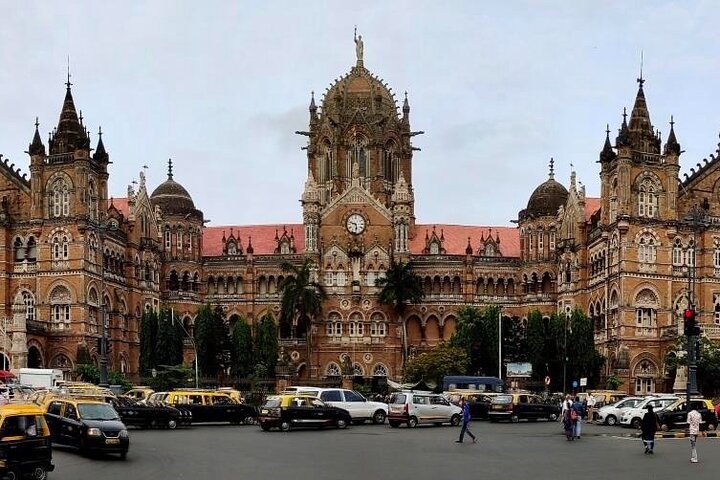 Mumbai City Private Full Day Tour with Local Guide & Meal