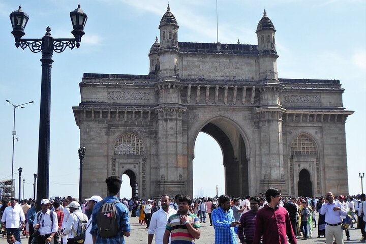 Mumbai City Private Full Day Tour with Local Guide & Meal